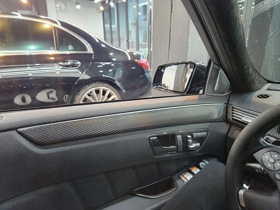 メルセデス・ベンツ W212 Eクラスのカーラッピング事例 施工写真 3-3