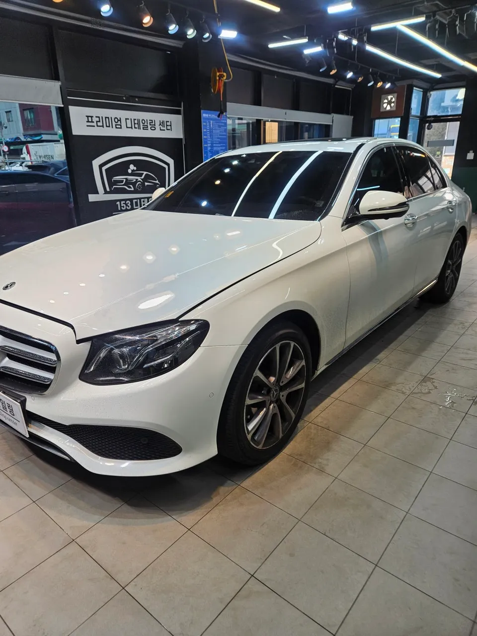 Mercedes-Benz E350のガラスコーティング事例 施工写真 3-1