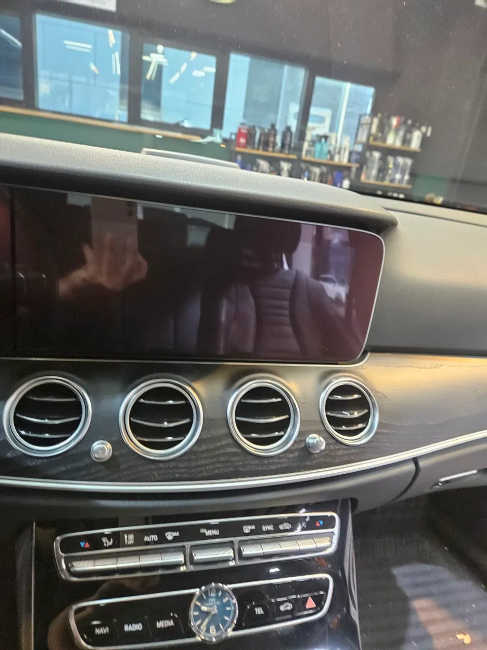 Mercedes-Benz E350のガラスコーティング事例 施工写真 4-1