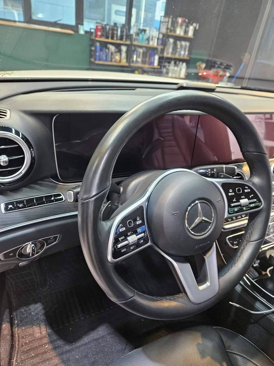 Mercedes-Benz E350のガラスコーティング事例 施工写真 2-2
