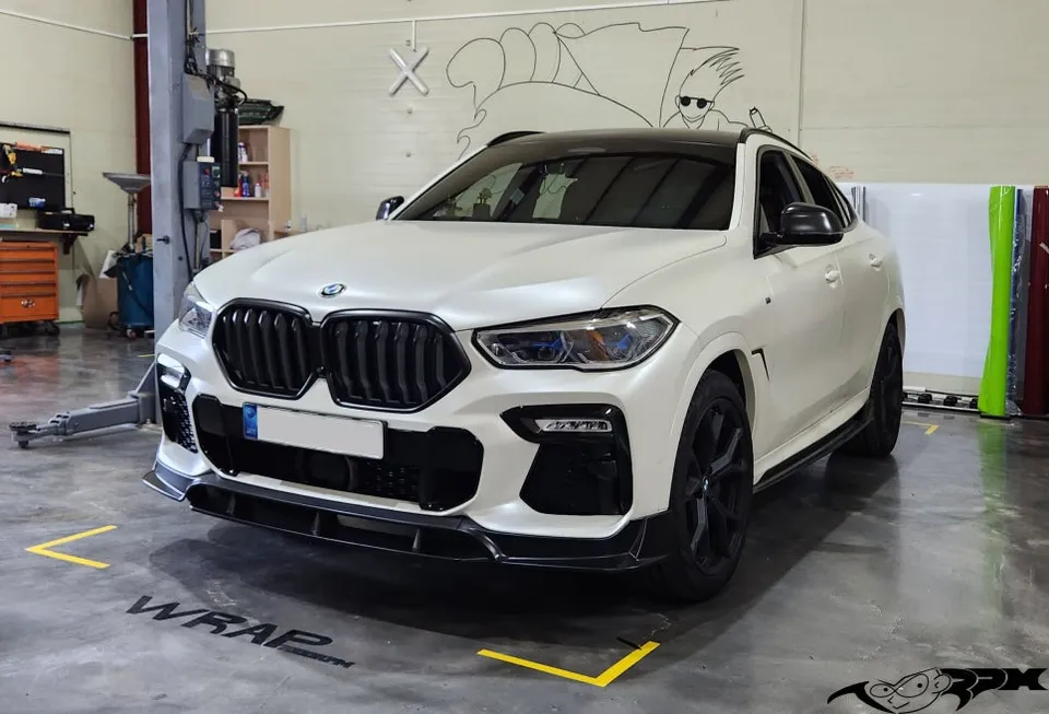 BMW X6のカーラッピング事例｜サテンブラックとライムグリーンの個性派スタイル 写真
