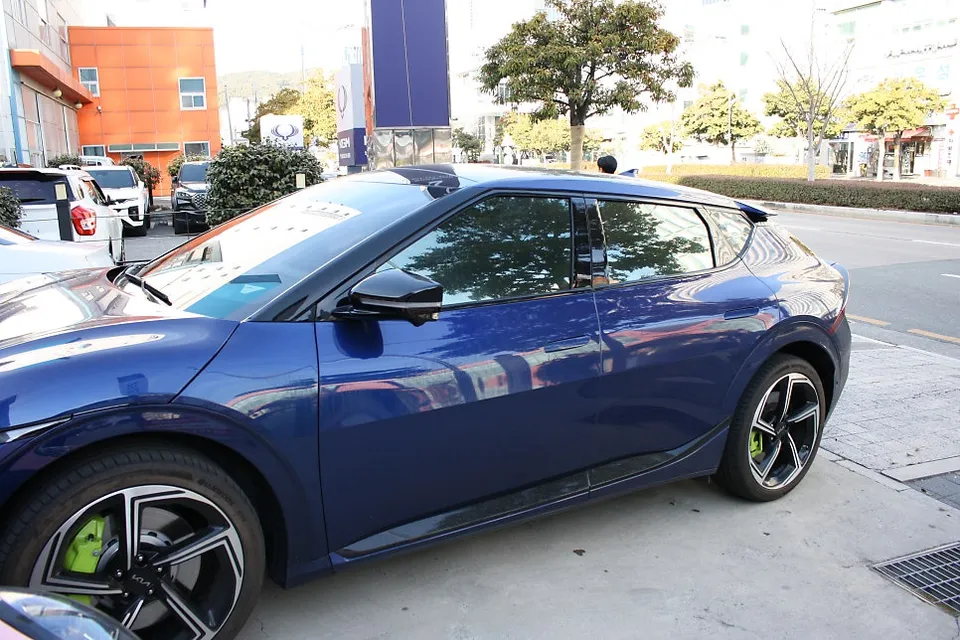 Kia EV6 GT vinyl wrap - Kia EV6 GT Vinyl Wrap Review: Matte Blue Transformation photo 3