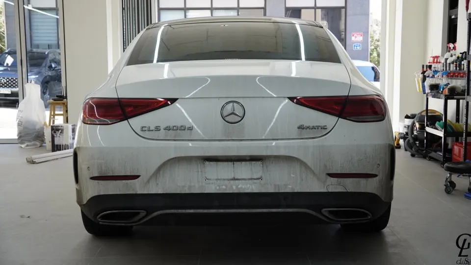 Mercedes-Benz CLSのカーラッピング事例｜サテンダークグレーへの変身 施工写真 2-1