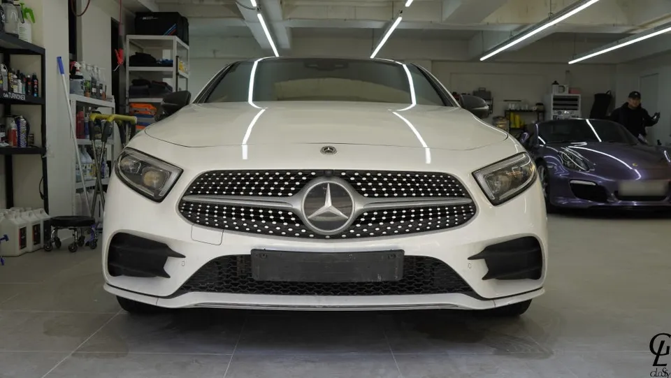 Mercedes-Benz CLSのカーラッピング事例｜サテンダークグレーへの変身 施工写真 3-1