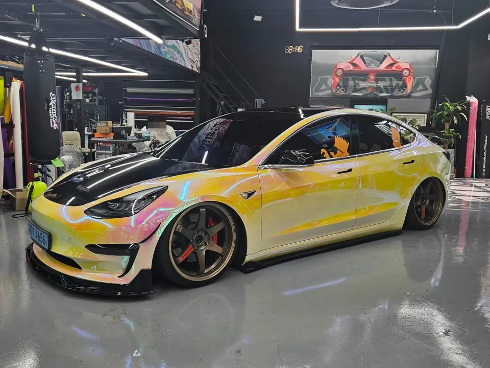 Tesla Model 3のカーラッピング事例｜費用目安・仕上がり 写真