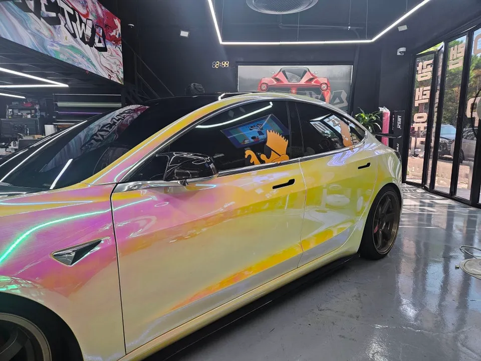 Tesla Model 3のカーラッピング事例|費用目安・仕上がり 施工写真 2-3