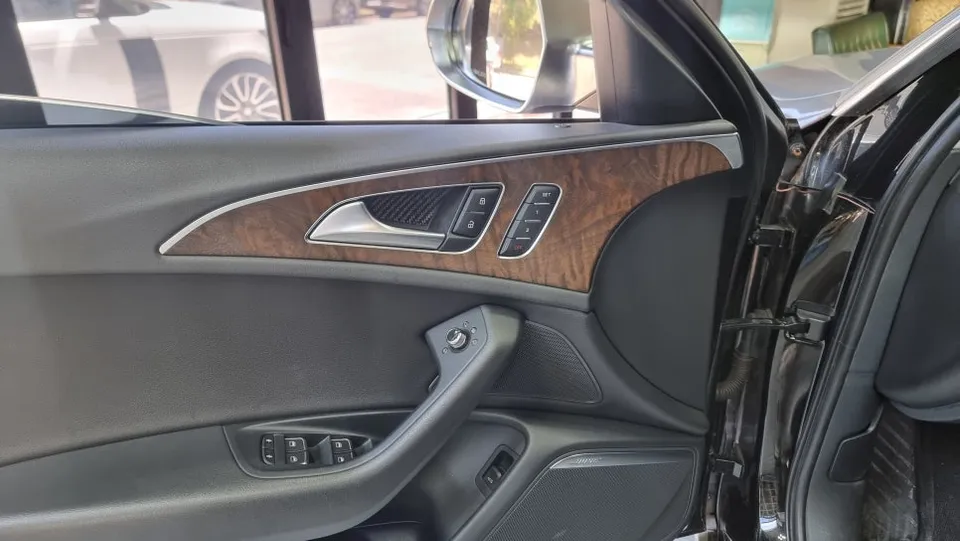 Audi A6 interior customization - Audi A6 Interior Customization Review: Carbon Fiber Look photo 3