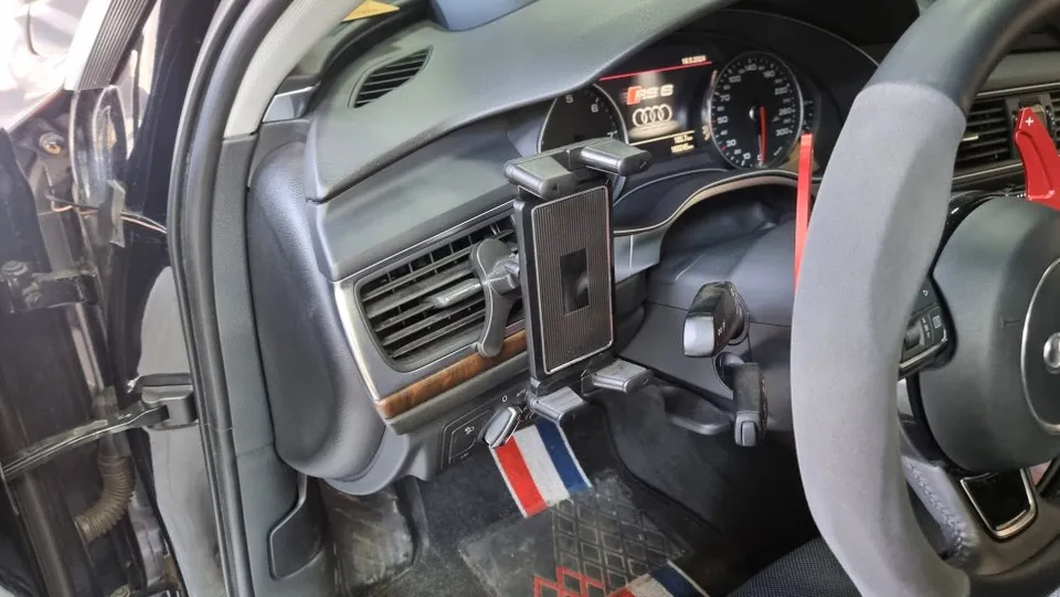 Audi A6 interior customization - Audi A6 Interior Customization Review: Carbon Fiber Look photo 4