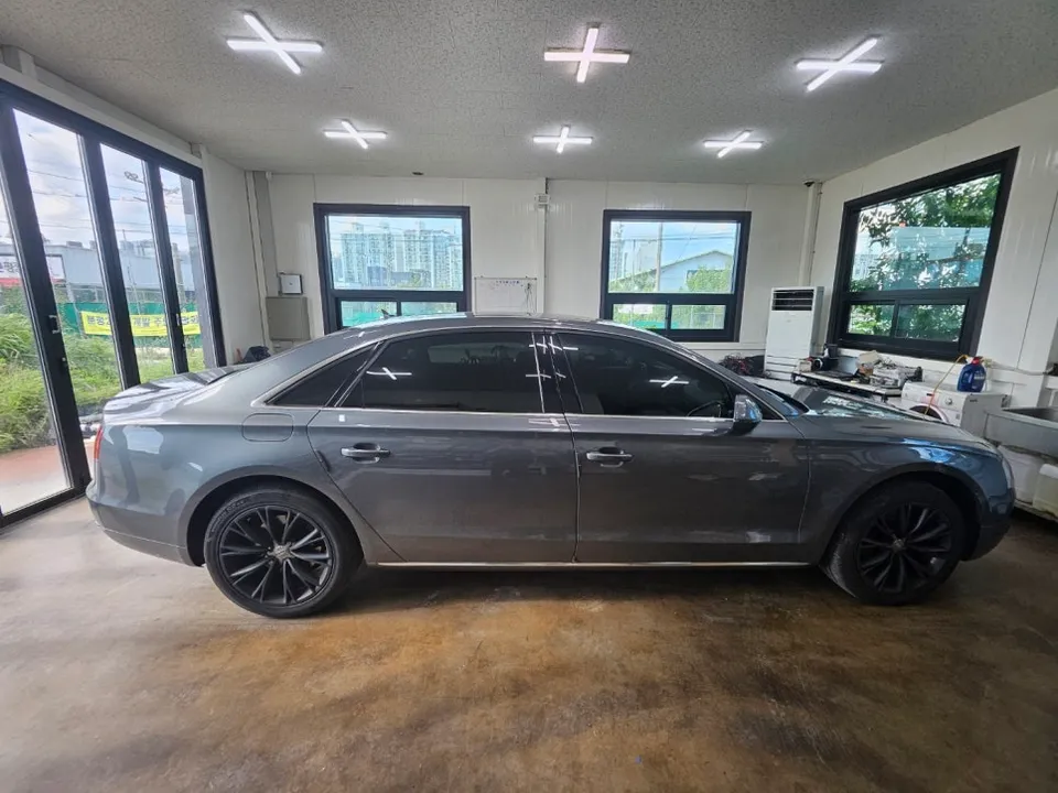 Audi A8 カーフィルム施工事例|断熱・プライバシー効果 施工写真 1-1