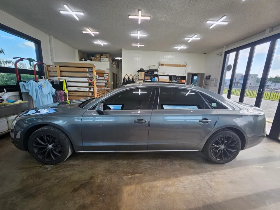 Audi A8 カーフィルム施工事例|断熱・プライバシー効果 施工写真 2-1