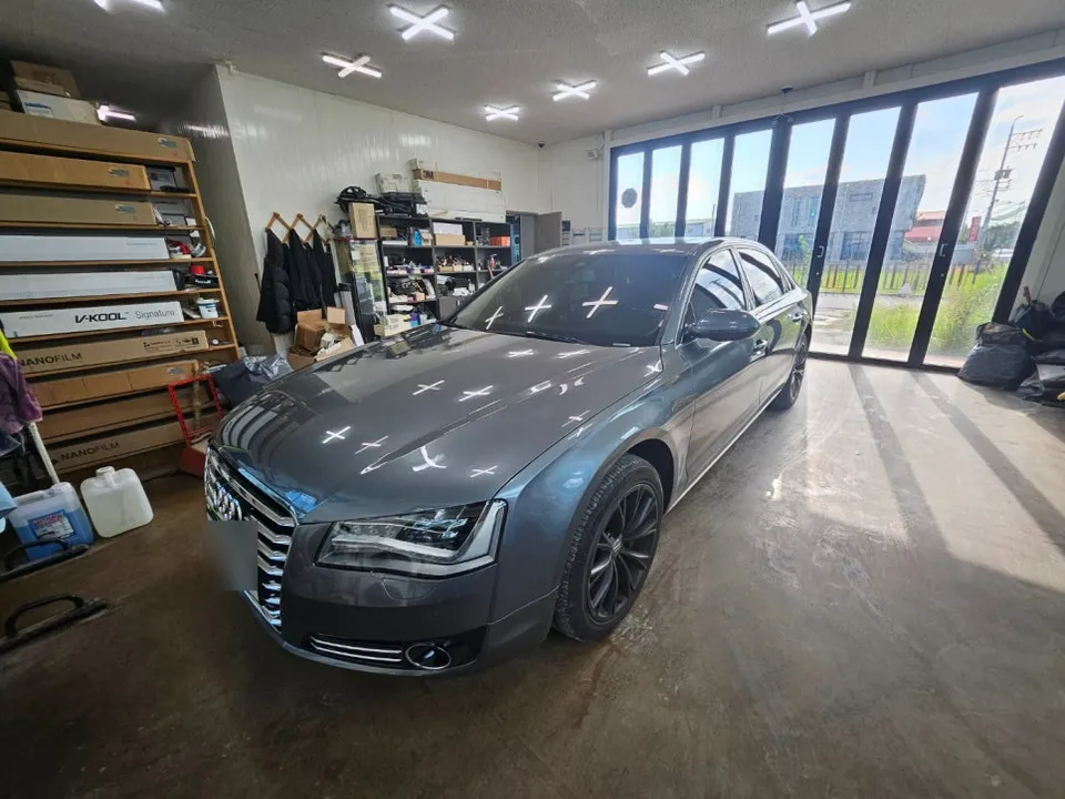 Audi A8 カーフィルム施工事例|断熱・プライバシー効果 施工写真 3-1