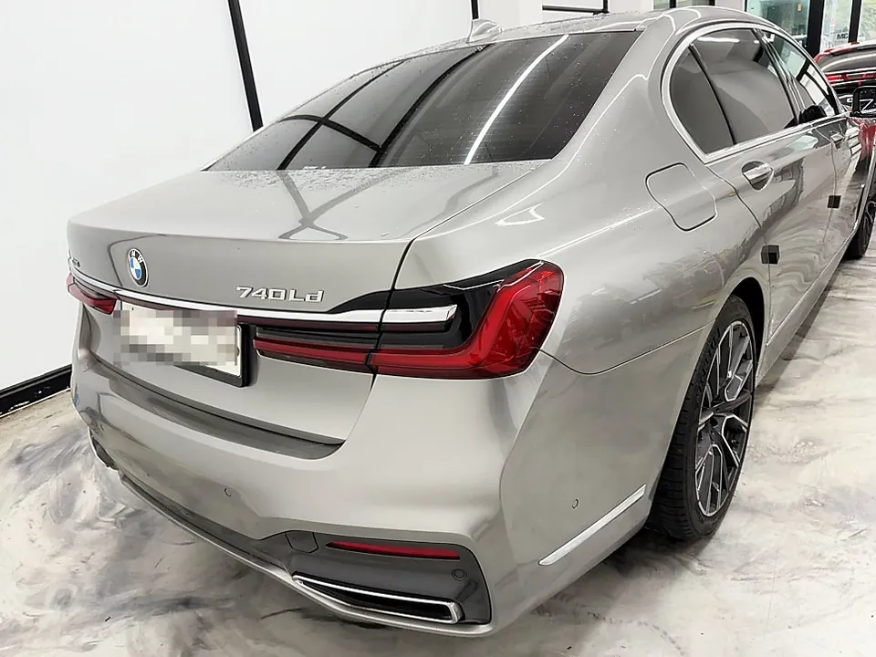 BMW 7 Series G11のカーラッピング事例｜費用目安・仕上がり 施工写真 2-1