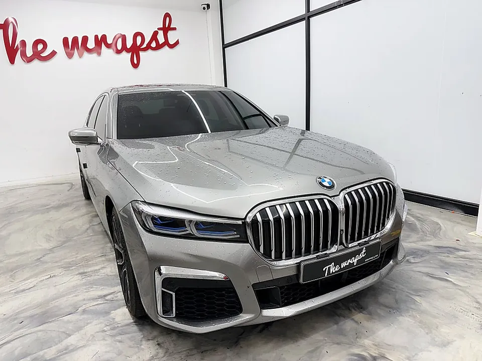 BMW 7 Series G11のカーラッピング事例｜費用目安・仕上がり 施工写真 3-1