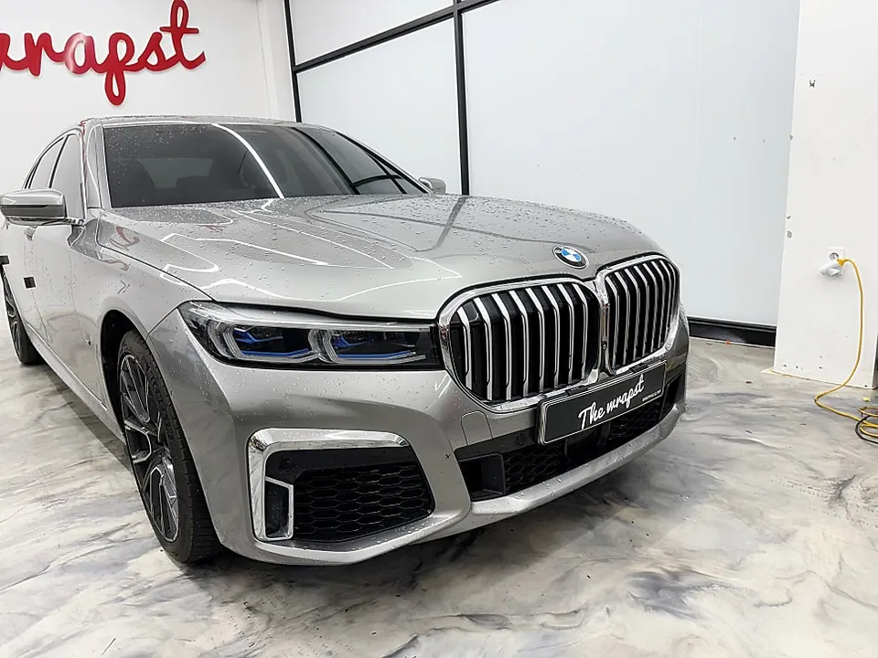 BMW 7 Series G11のカーラッピング事例｜費用目安・仕上がり 施工写真 2-2