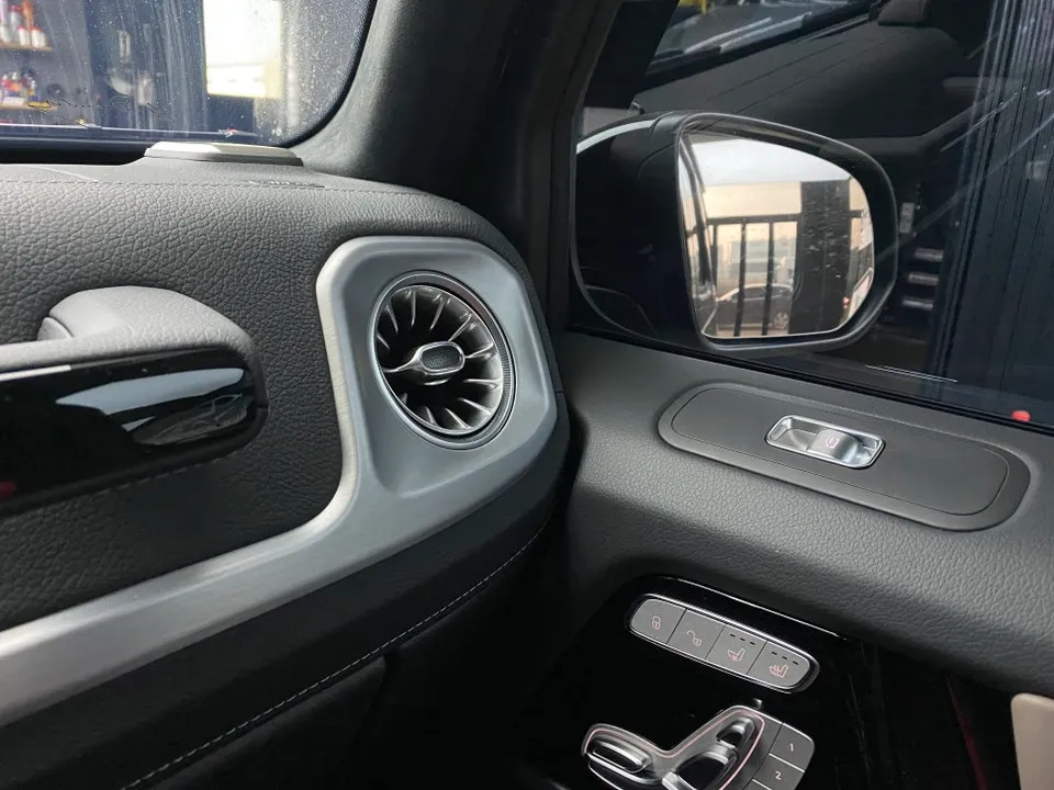 Mercedes-Benz G-Wagon ambient lighting - Mercedes-Benz G-Wagon Ambient Lighting Upgrade - Enhanced Interio photo 3