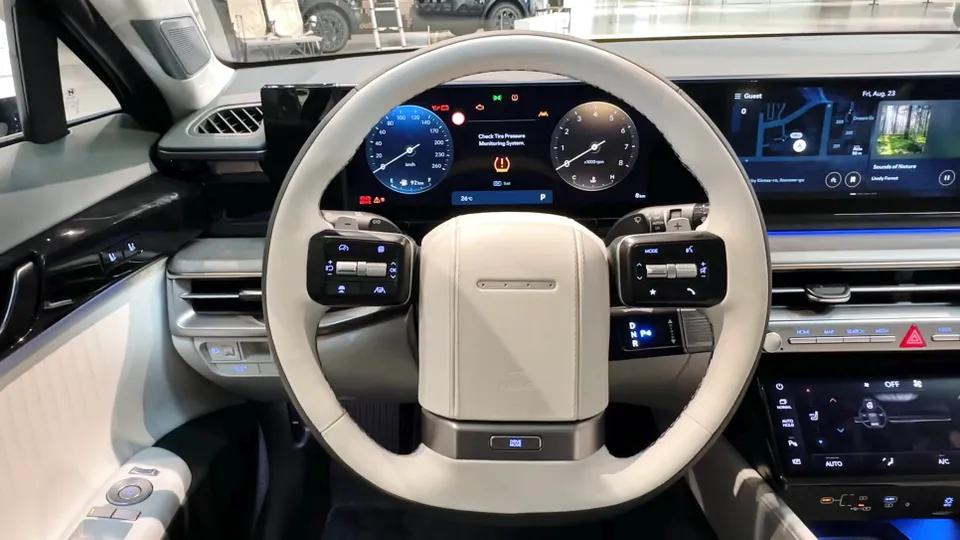 Hyundai Azeraのガラスコーティング事例|韓国での施工費用目安 施工写真 1-2