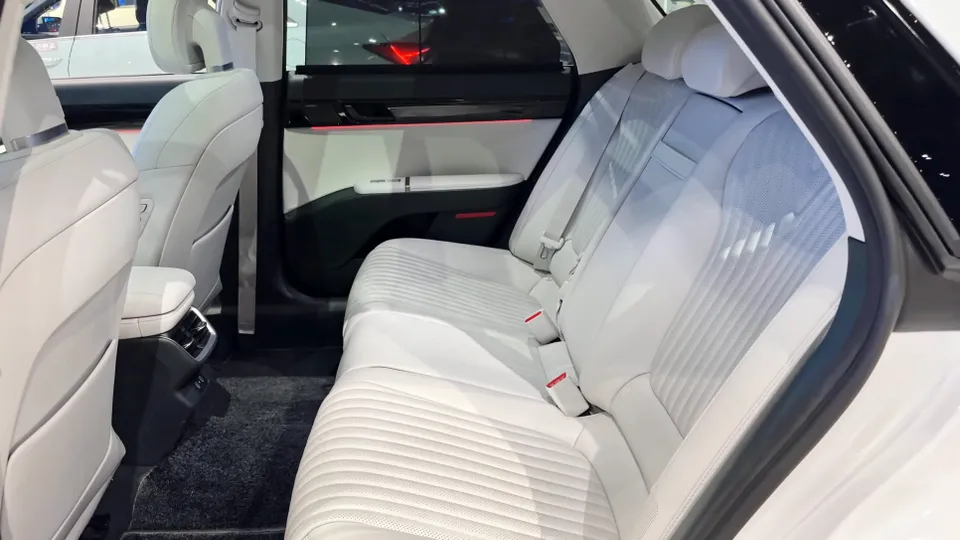 Hyundai Azeraのガラスコーティング事例|韓国での施工費用目安 施工写真 2-3