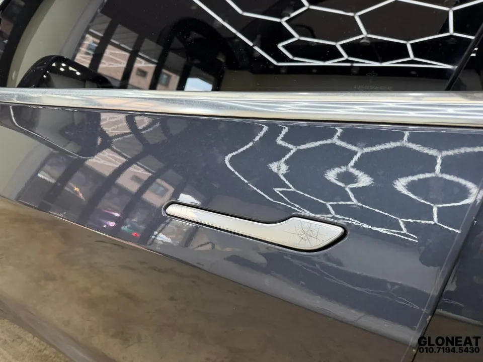 Tesla Model 3のカーラッピング事例|費用目安・仕上がり 施工写真 2-1