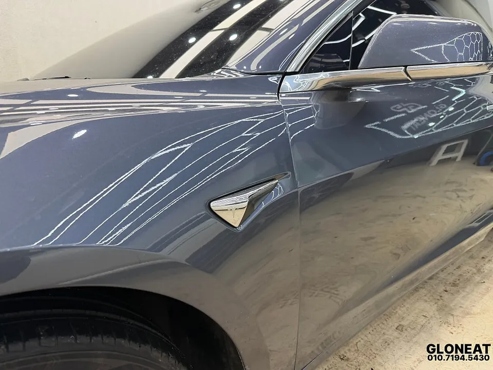 Tesla Model 3のカーラッピング事例|費用目安・仕上がり 施工写真 1-2