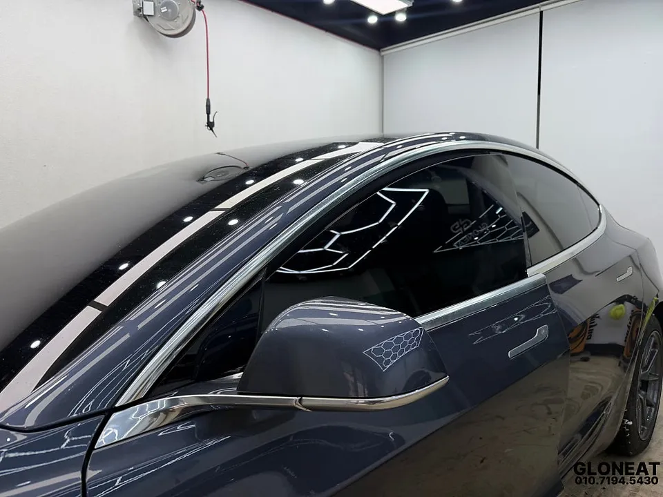 Tesla Model 3のカーラッピング事例|費用目安・仕上がり 施工写真 2-3