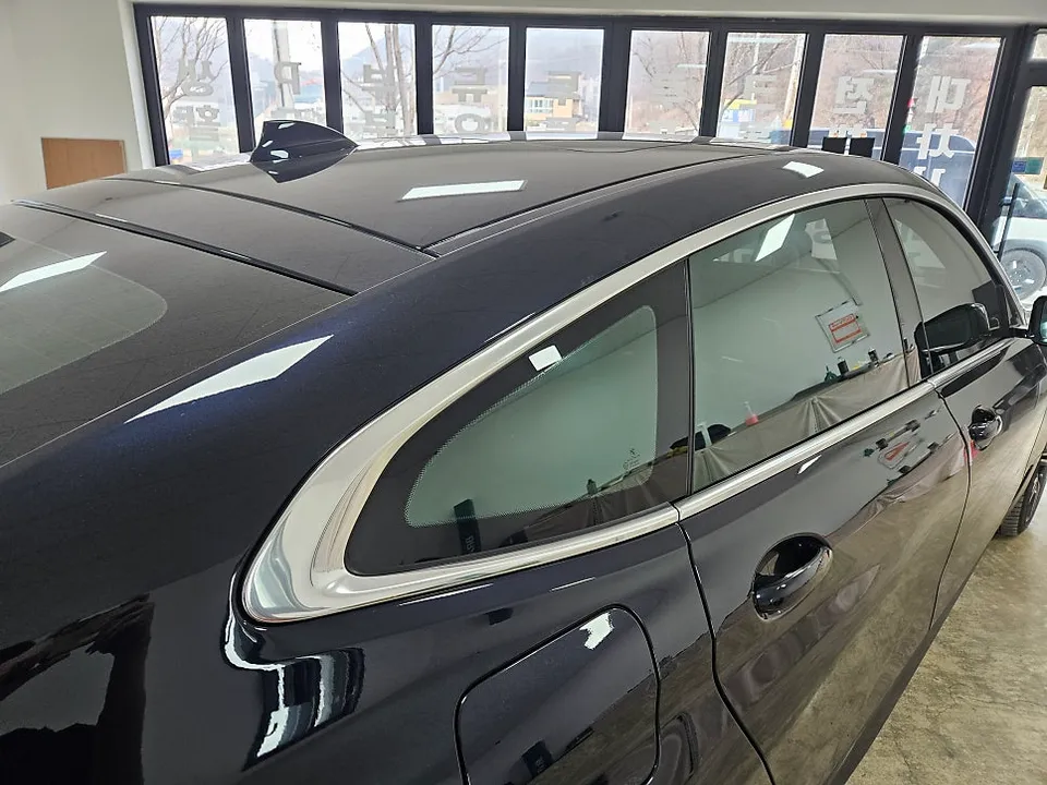 BMW 6GT vinyl wrap - BMW 6GT Chrome Delete Wrap Review - Enhanced Aesthetics photo 4