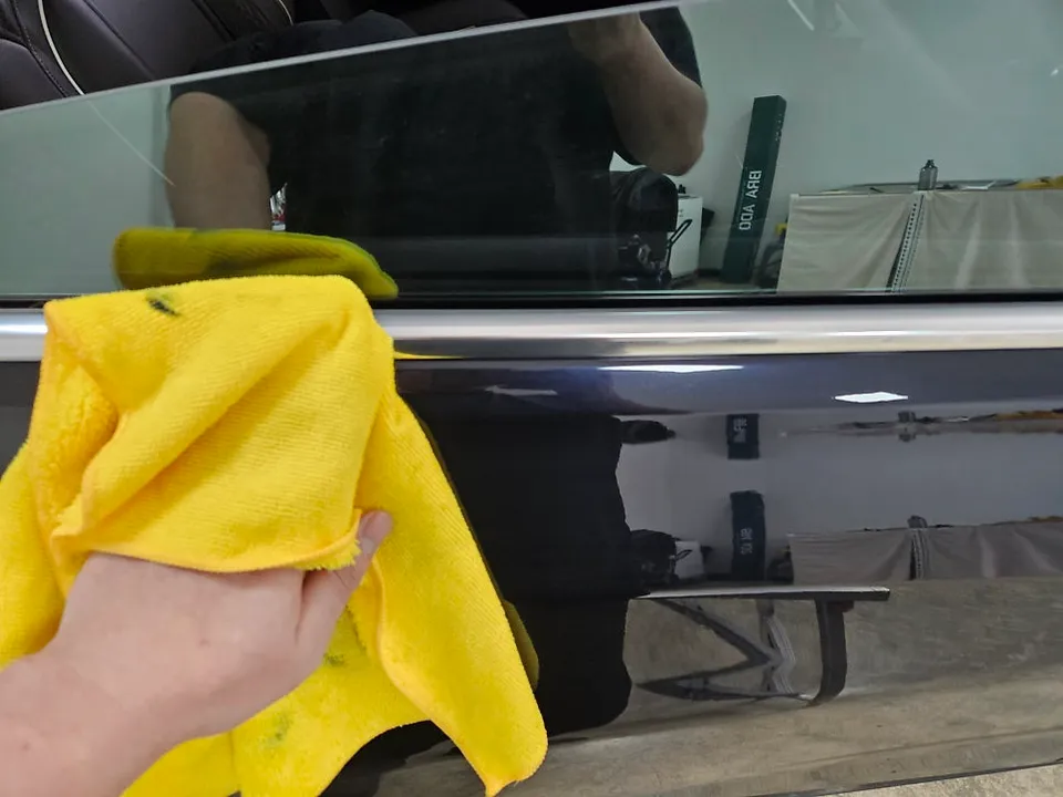 BMW 6GT vinyl wrap - BMW 6GT Chrome Delete Wrap Review - Enhanced Aesthetics photo 5