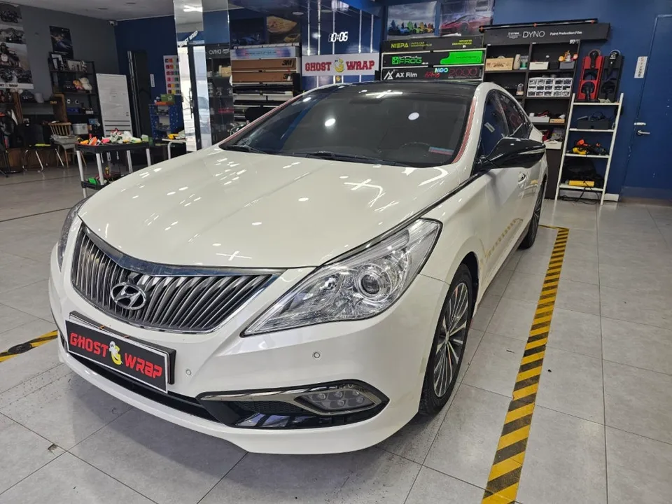 Hyundai Grandeur HGのカーラッピング事例｜サテンホワイト 施工写真 3-1
