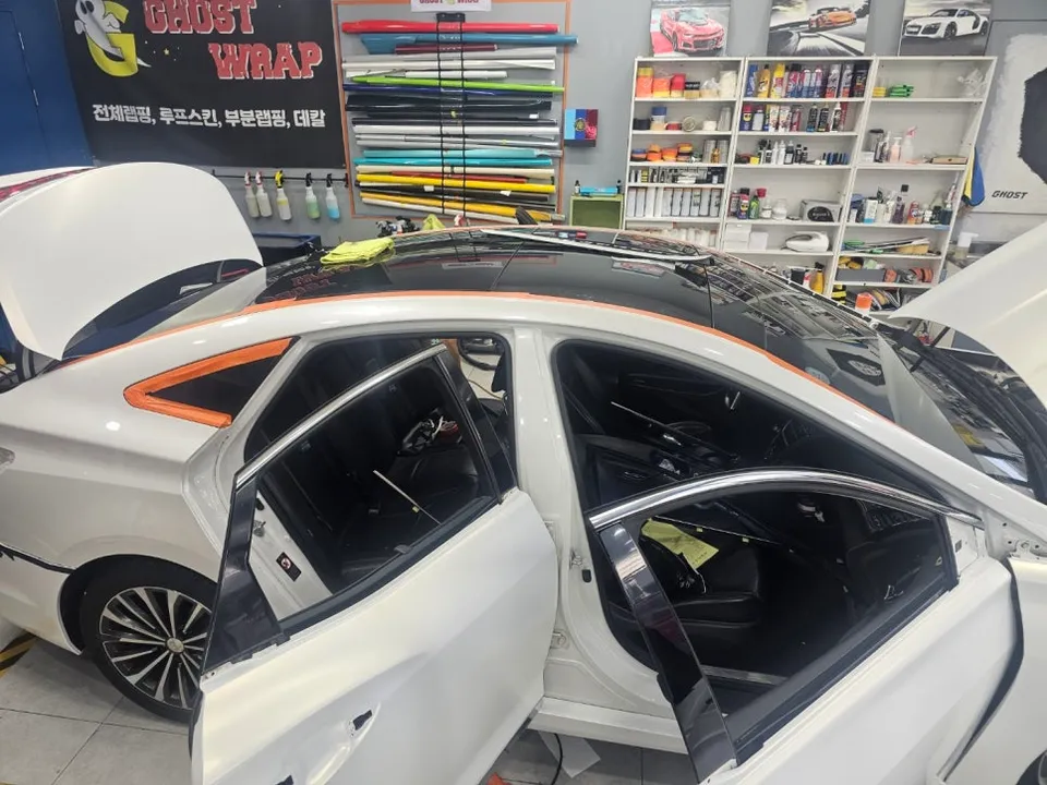 Hyundai Grandeur HGのカーラッピング事例｜サテンホワイト 施工写真 2-2