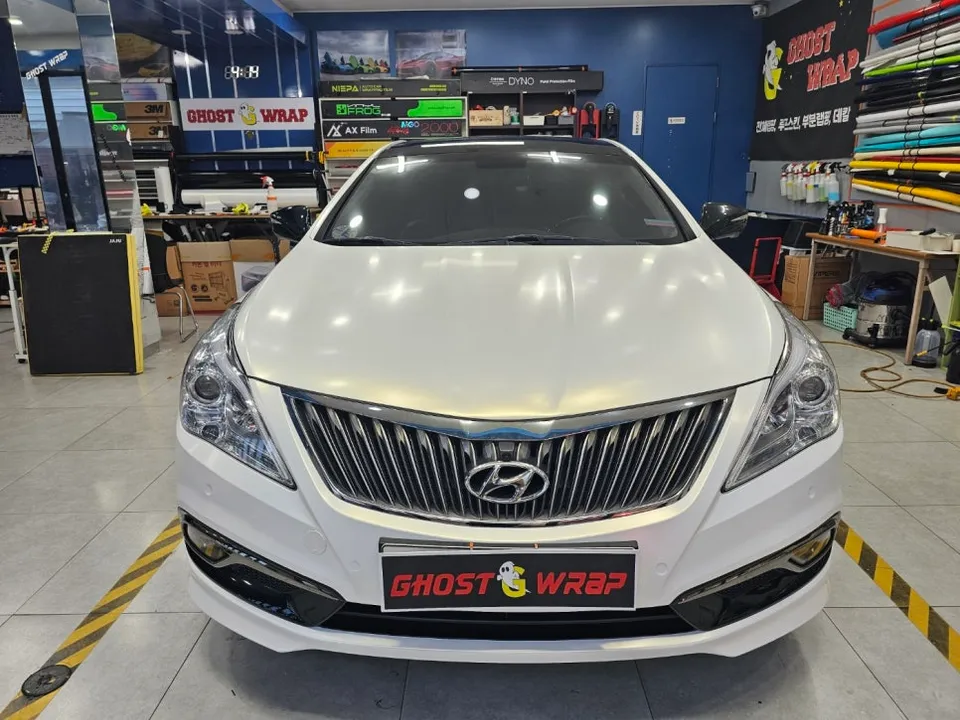 Hyundai Grandeur HGのカーラッピング事例｜サテンホワイト 施工写真 2-3
