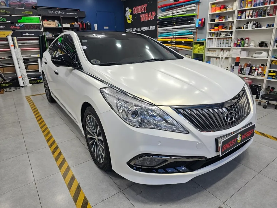 Hyundai Grandeur HGのカーラッピング事例｜サテンホワイト 施工写真 3-3