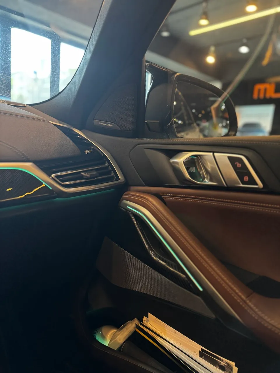 BMW X5 G05 ambient lighting - BMW X5 G05 Ambient Lighting Review — Enhanced Interior Mood photo 5