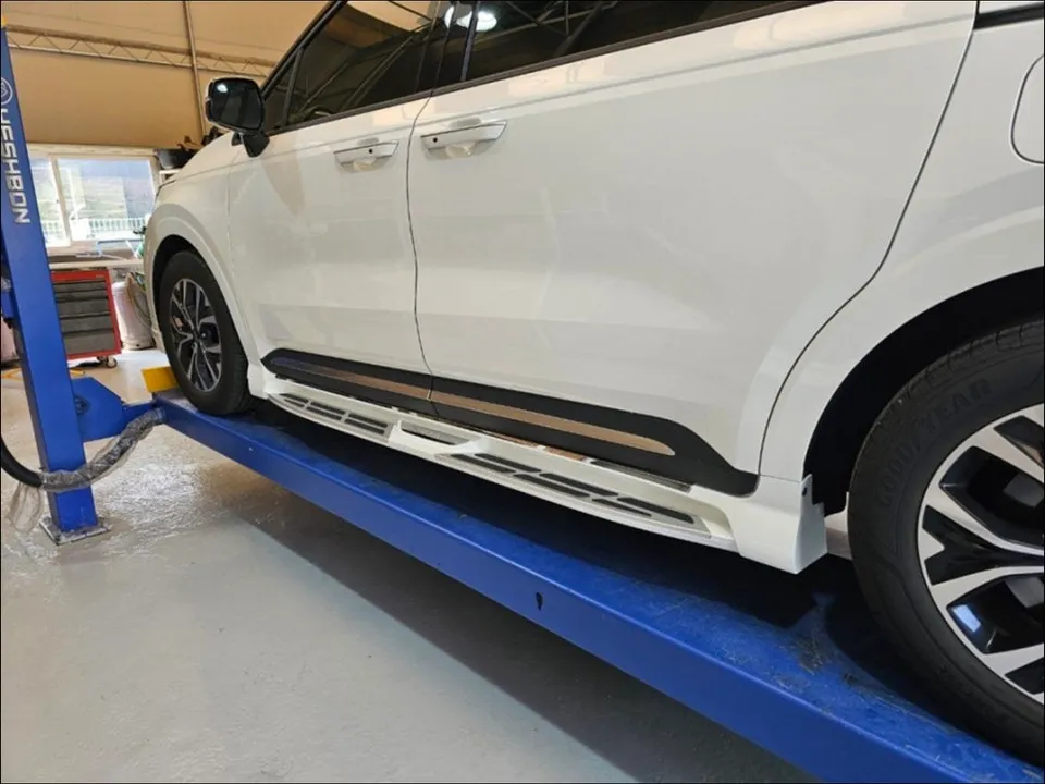 Kia Carnival KA4 body kit - Kia Carnival KA4 Body Kit Installation Review photo 3