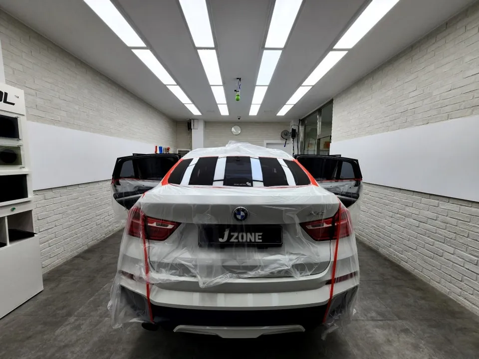 BMW X4のカーフィルム施工事例｜費用目安・仕上がり 施工写真 3-2