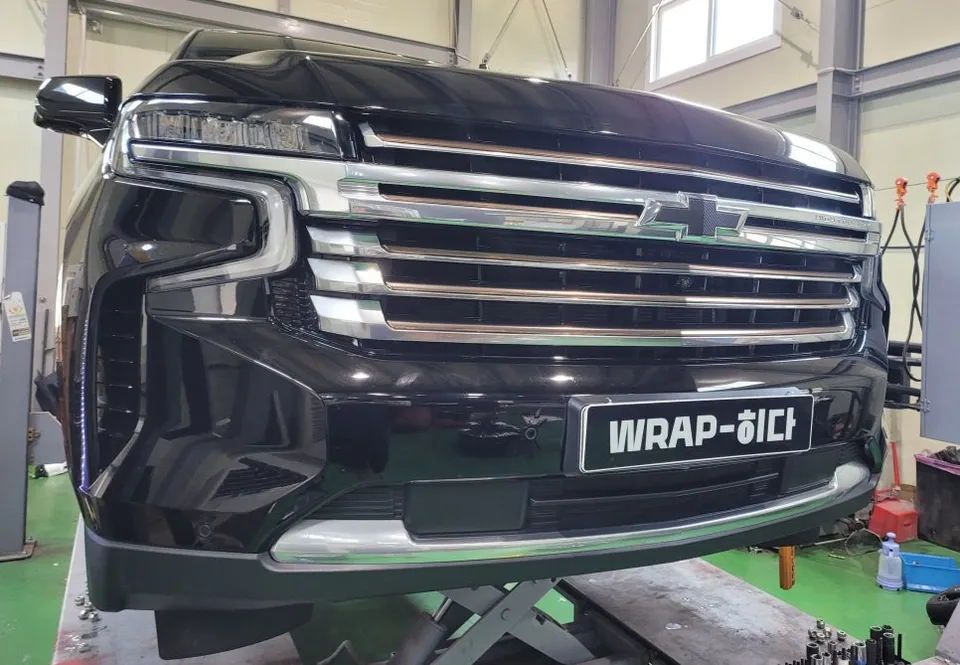 Chevrolet Tahoeのカーラッピング事例|費用目安・仕上がり 施工写真 1-2