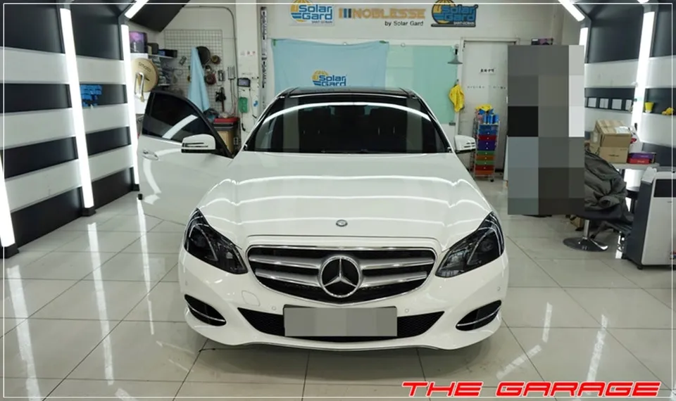 Mercedes-Benz E-Class W212のAndroid Auto・CarPlay取付事例 施工写真 3-1