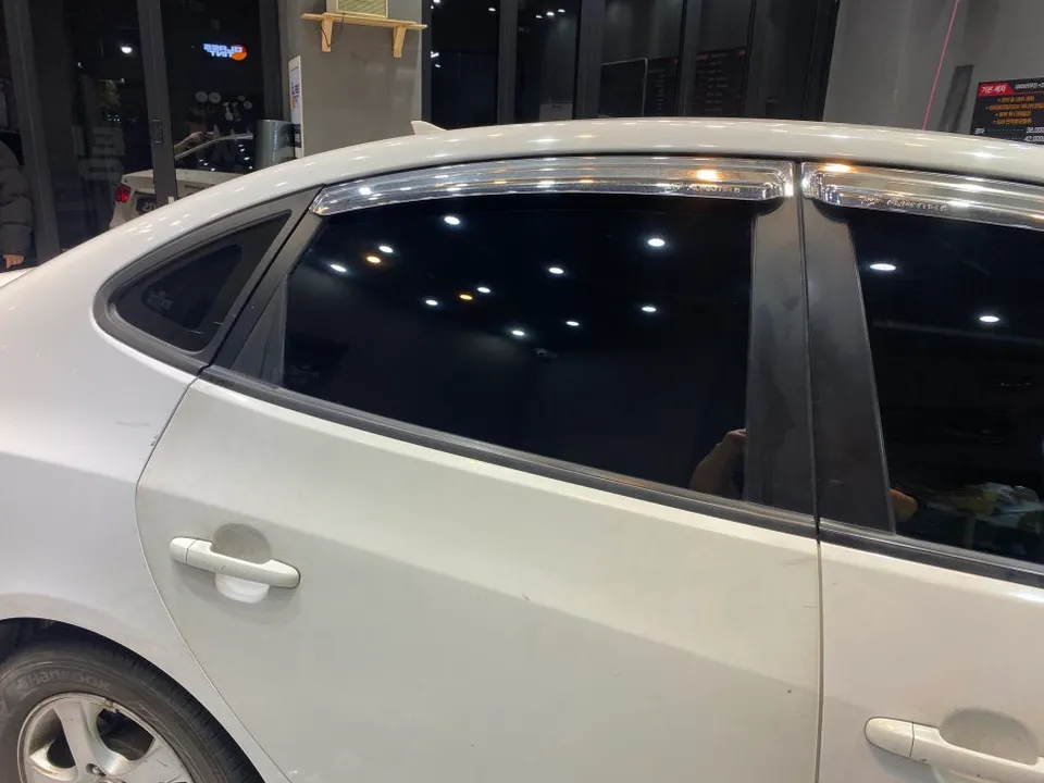 Hyundai Elantraのカーフィルム施工事例｜費用目安・仕上がり 施工写真 1-3