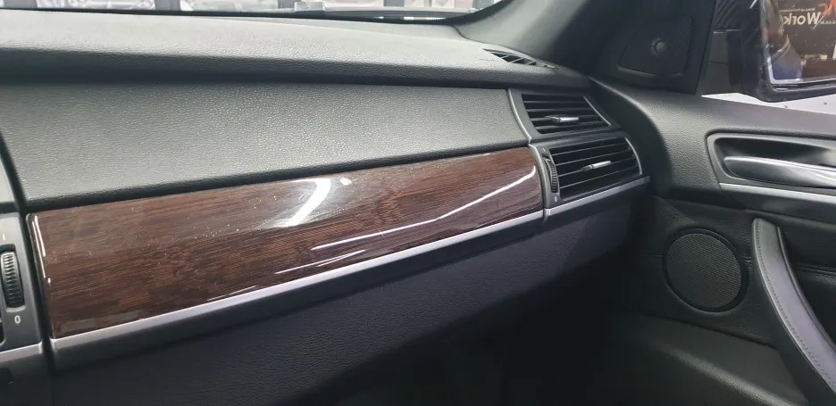 BMW X6 vinyl wrap - BMW X6 Carbon Vinyl Wrap Review — Premium Interior Transformation photo 3