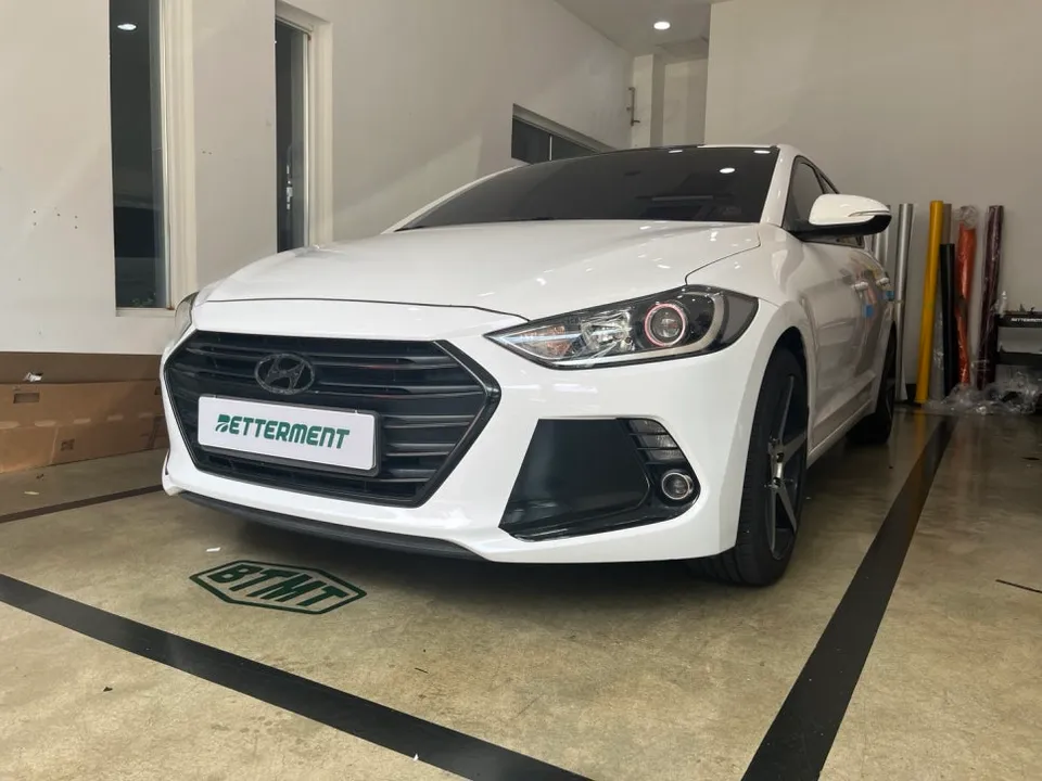 Hyundai Elantra ADのカーラッピング事例｜費用目安・仕上がり 施工写真 2-1