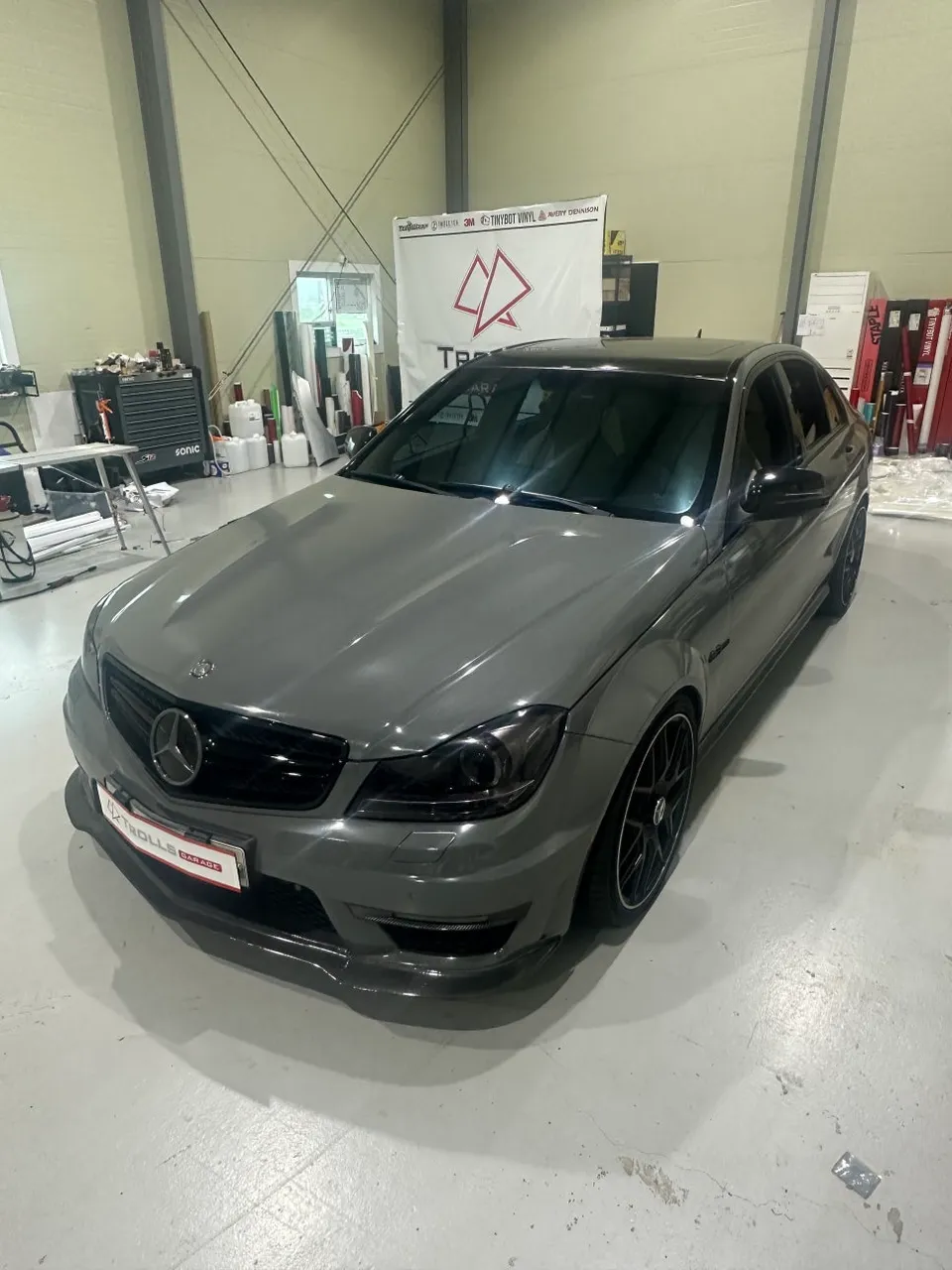 Mercedes-Benz C63 AMGのカーラッピング事例｜高光沢フィルム施工 施工写真 2-1