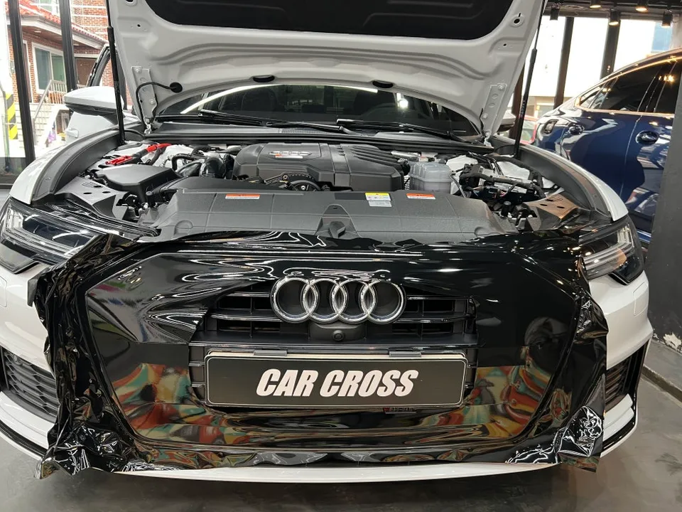Audi A6のカーラッピング事例｜クローム除去とルーフスキン 施工写真 2-1