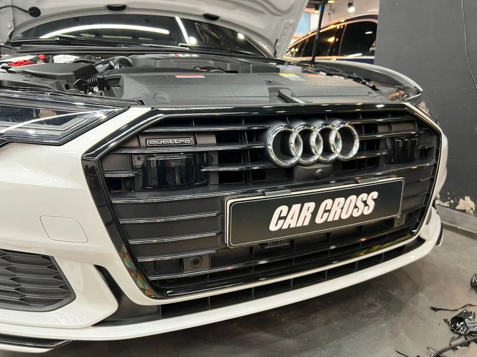 Audi A6のカーラッピング事例｜クローム除去とルーフスキン 施工写真 3-2