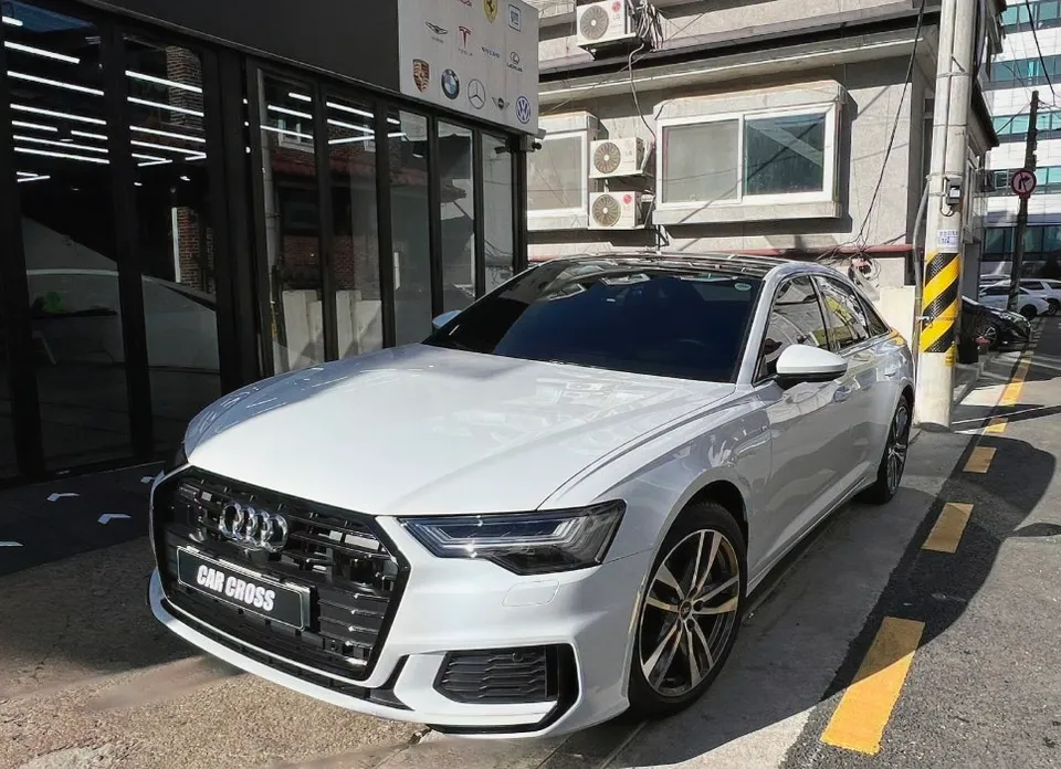 Audi A6のカーラッピング事例｜クローム除去とルーフスキン 施工写真 2-3