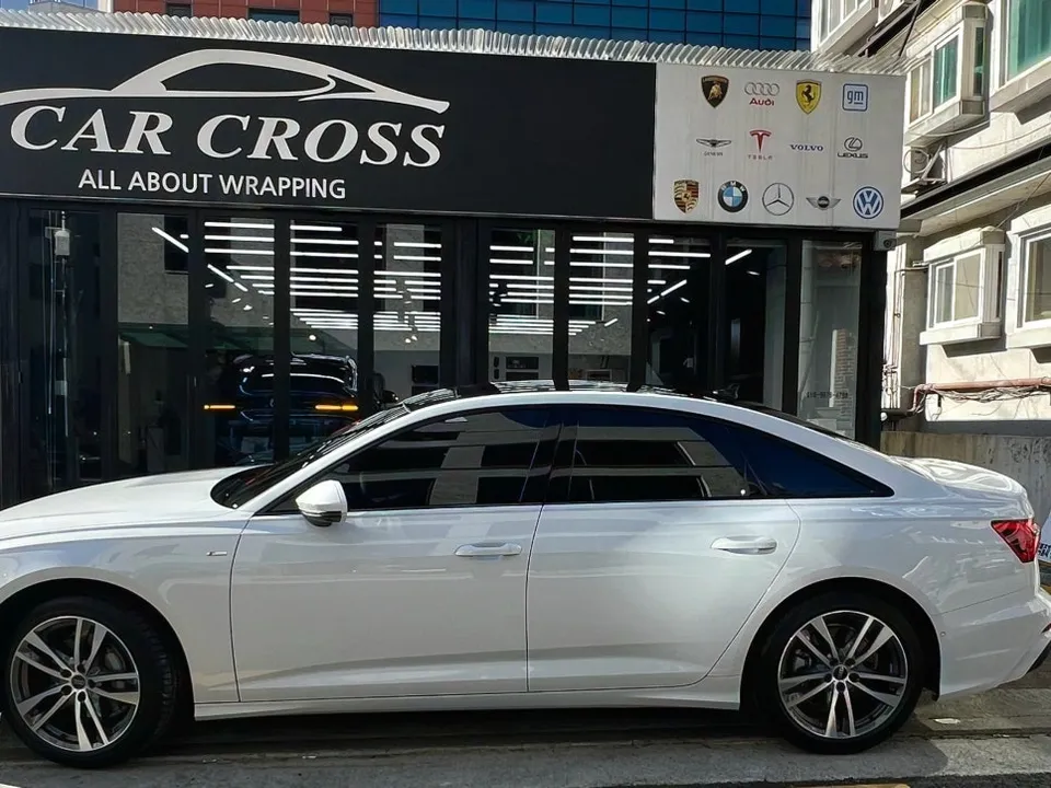 Audi A6のカーラッピング事例｜クローム除去とルーフスキン 施工写真 3-3