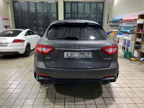 Maserati Levante vinyl wrap - Maserati Levante Vinyl Wrap Review: Black Gloss Cost & Results photo 2