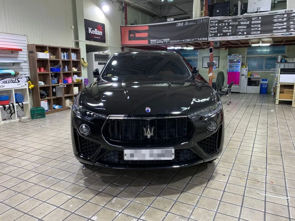 Maserati Levanteのカーラッピング事例 写真