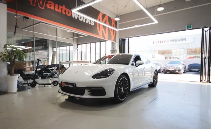 Porsche Panamera 971 interior customization - Porsche Panamera 971 Interior Customization Review photo 2