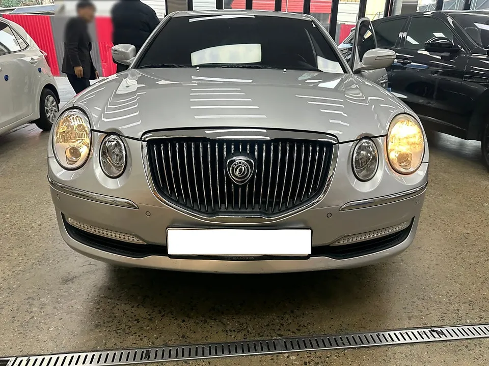 Kia Opirus lighting upgrade installation result