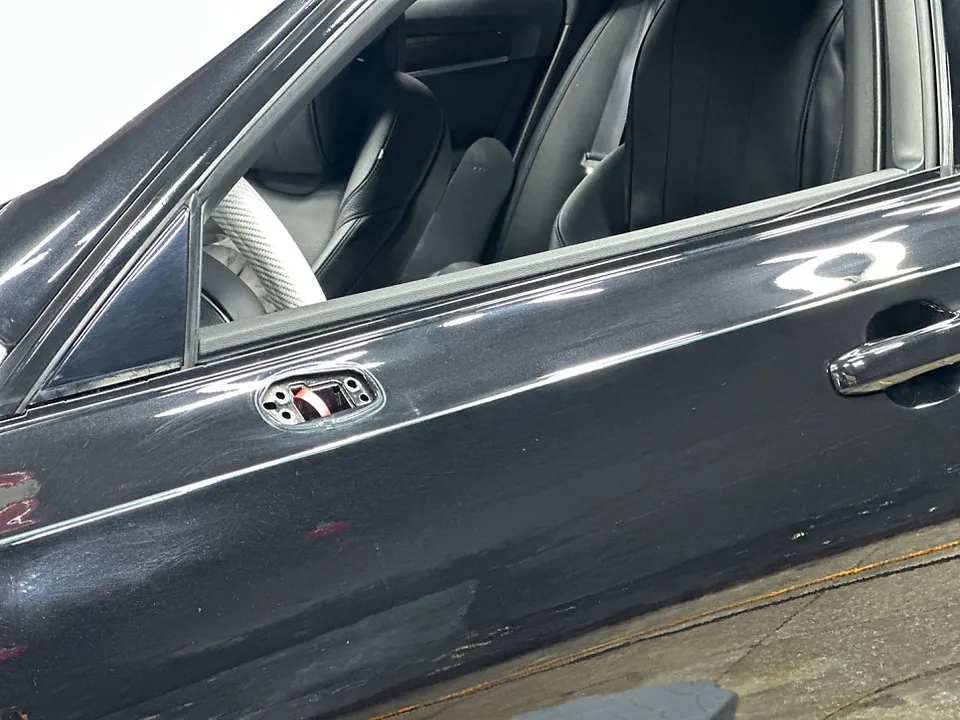 Volvo S90のツートンカーラッピング事例|個性を際立たせるカスタム 施工写真 3-2