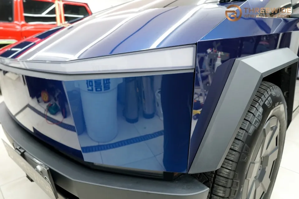Tesla Cybertruckのカーラッピング事例|ミッドナイトブルー 施工写真 3-1