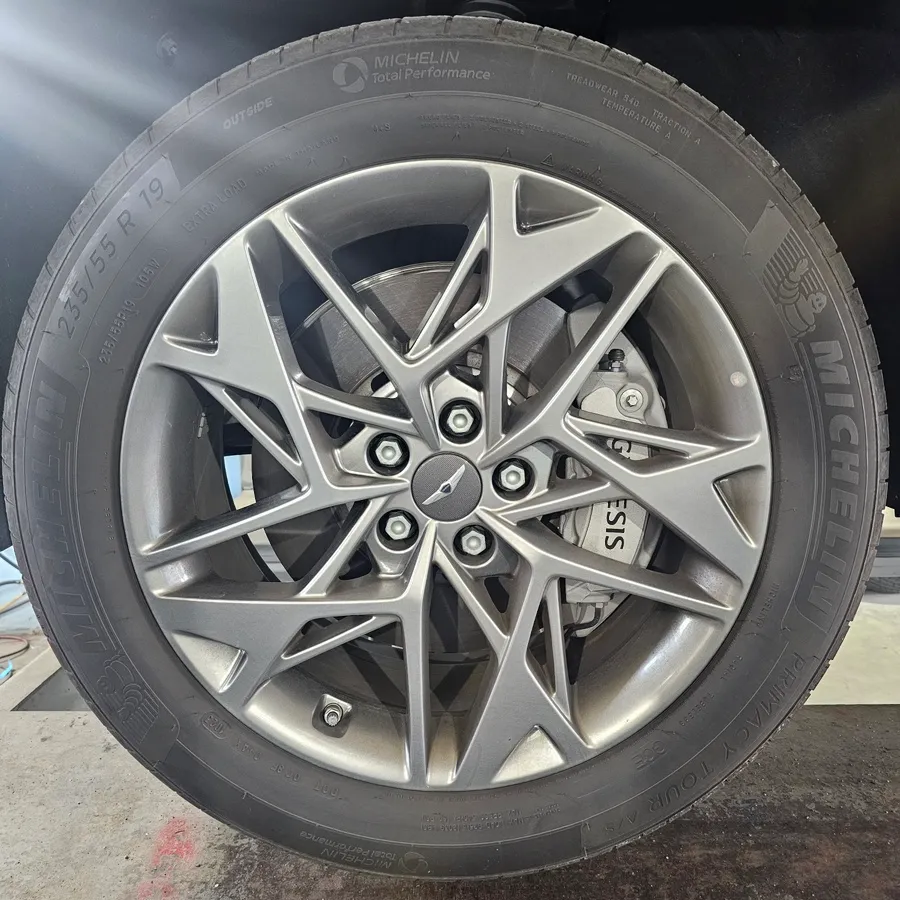 Genesis GV70 wheel repair - Genesis GV70 Wheel Refinishing: Gloss Black Powder Coating Review photo 2